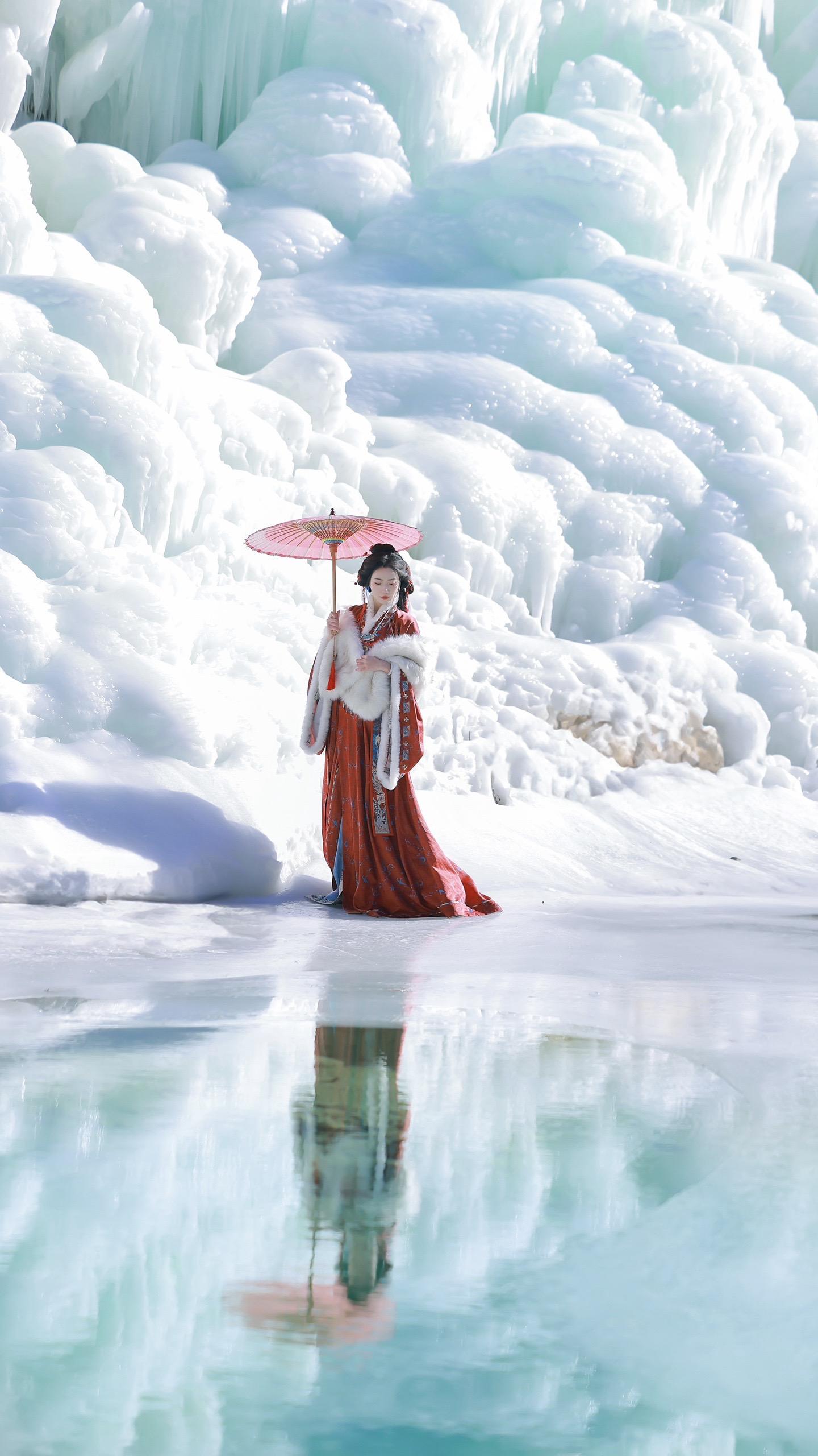 苍山负雪 明烛天南。