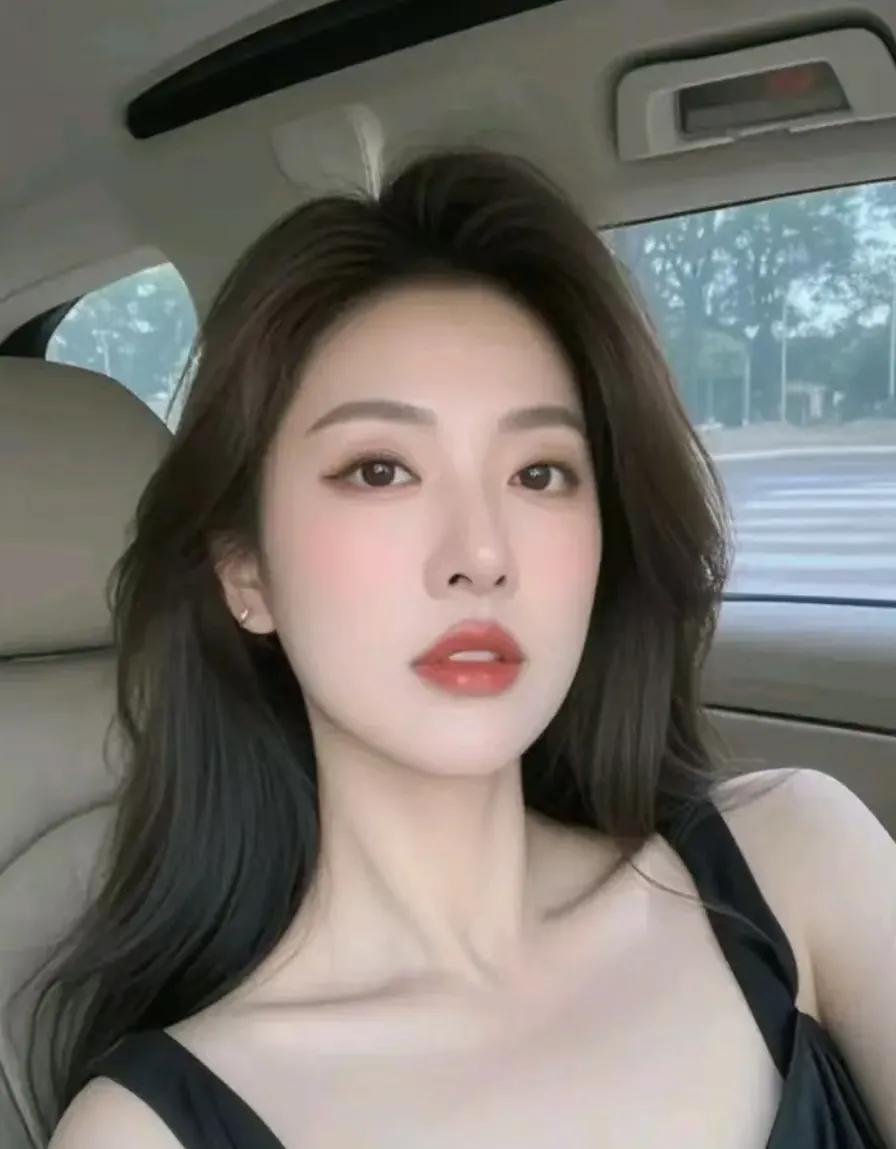 曾经，她是一个27岁的农村姑娘，身高1米66，月薪6千。一路走来，她凭借自己的努