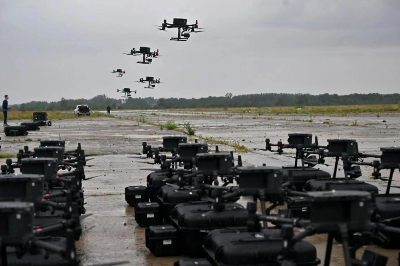 无人机逞凶，

赫尔松跨年夜遭袭

平民太难了

当地时间2026年1月1日，赫