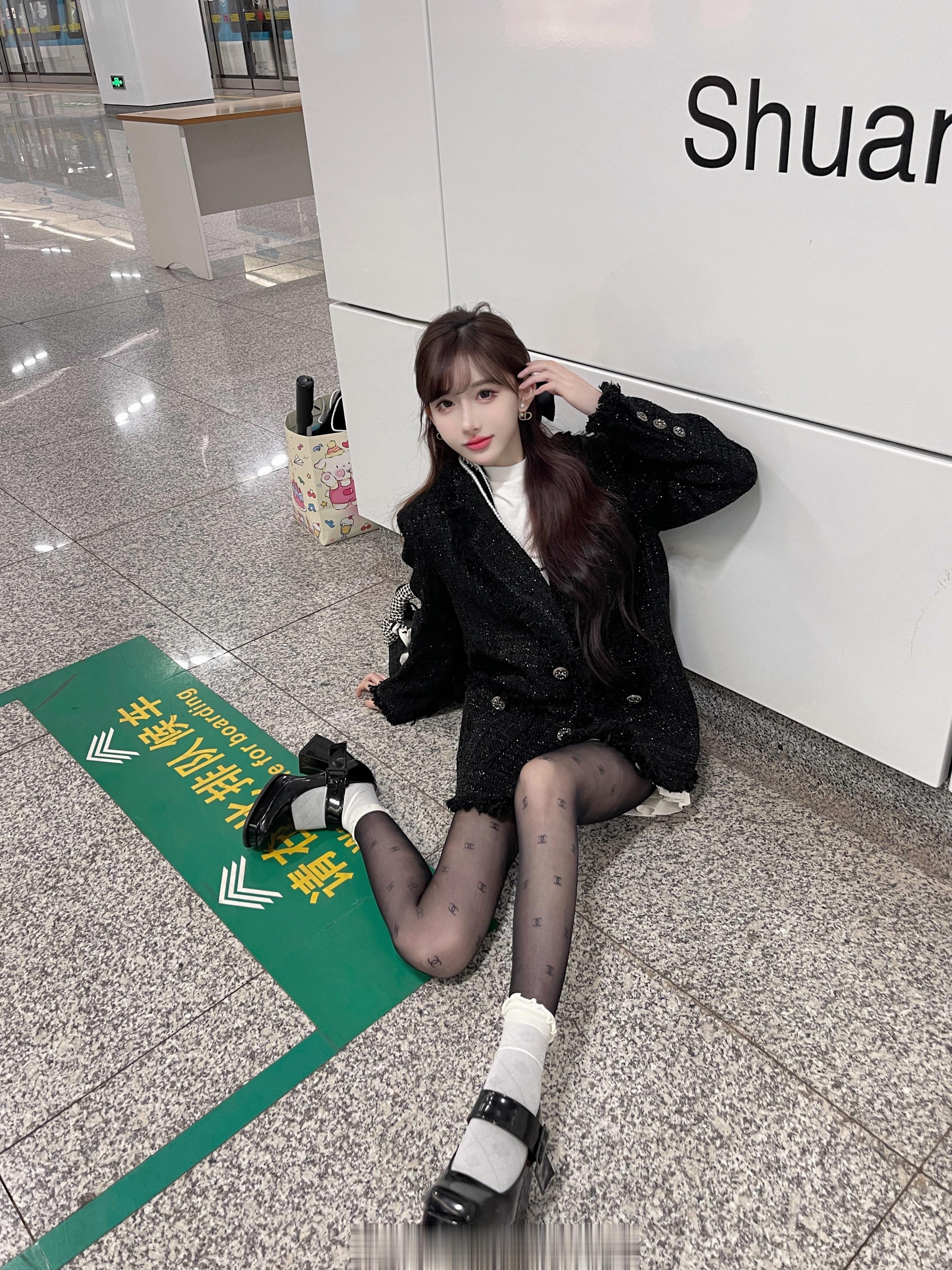 恶臭男人si远点 不要给我乱评论 我就是玻璃心  往往那些网络上脏话连篇胡乱诋毁