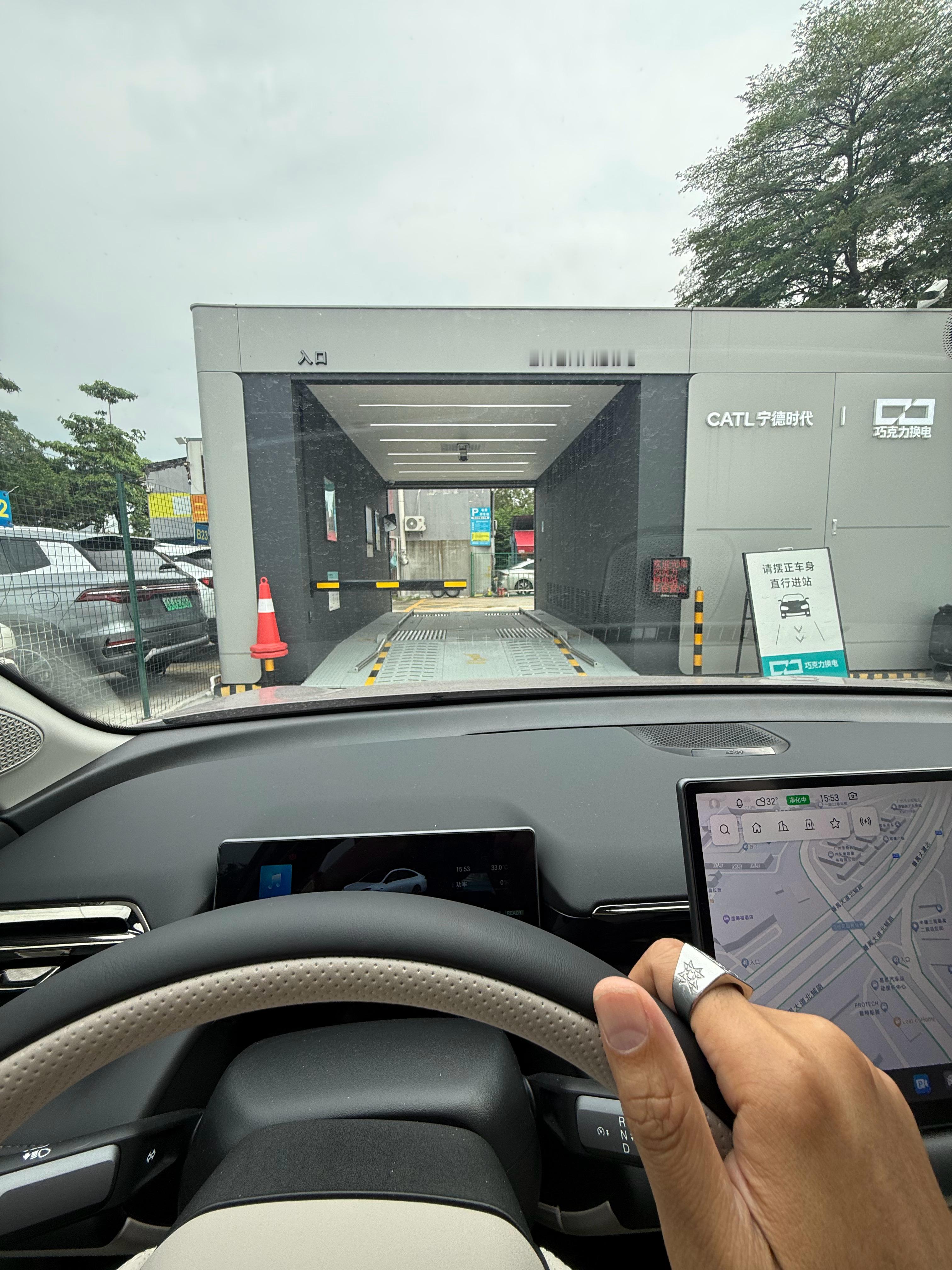 第一次试非蔚来的换电 