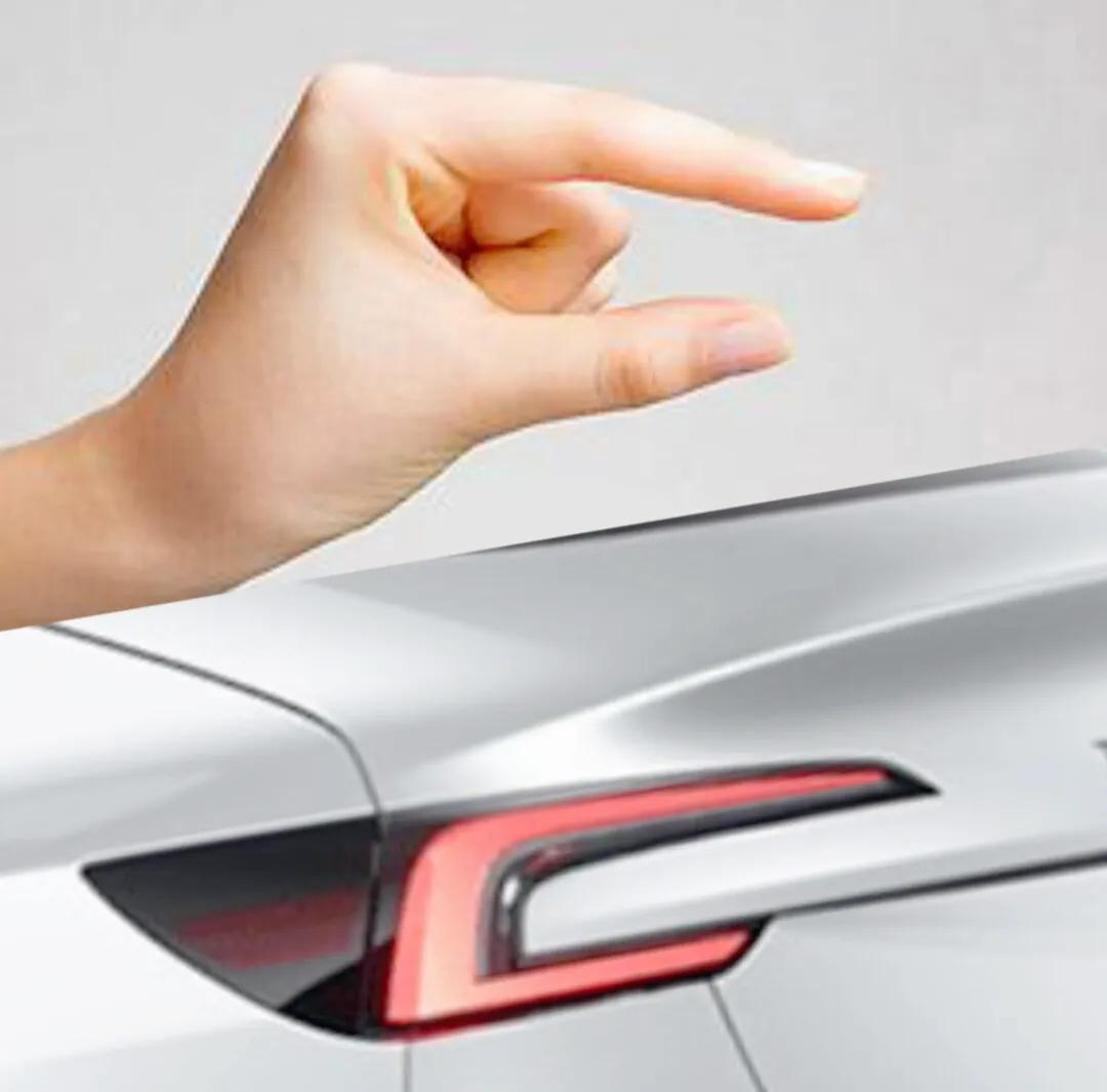 特斯拉新model3是不准备卖去韩国吗？老3车主路上偶遇新款，这个尾灯越看越感觉