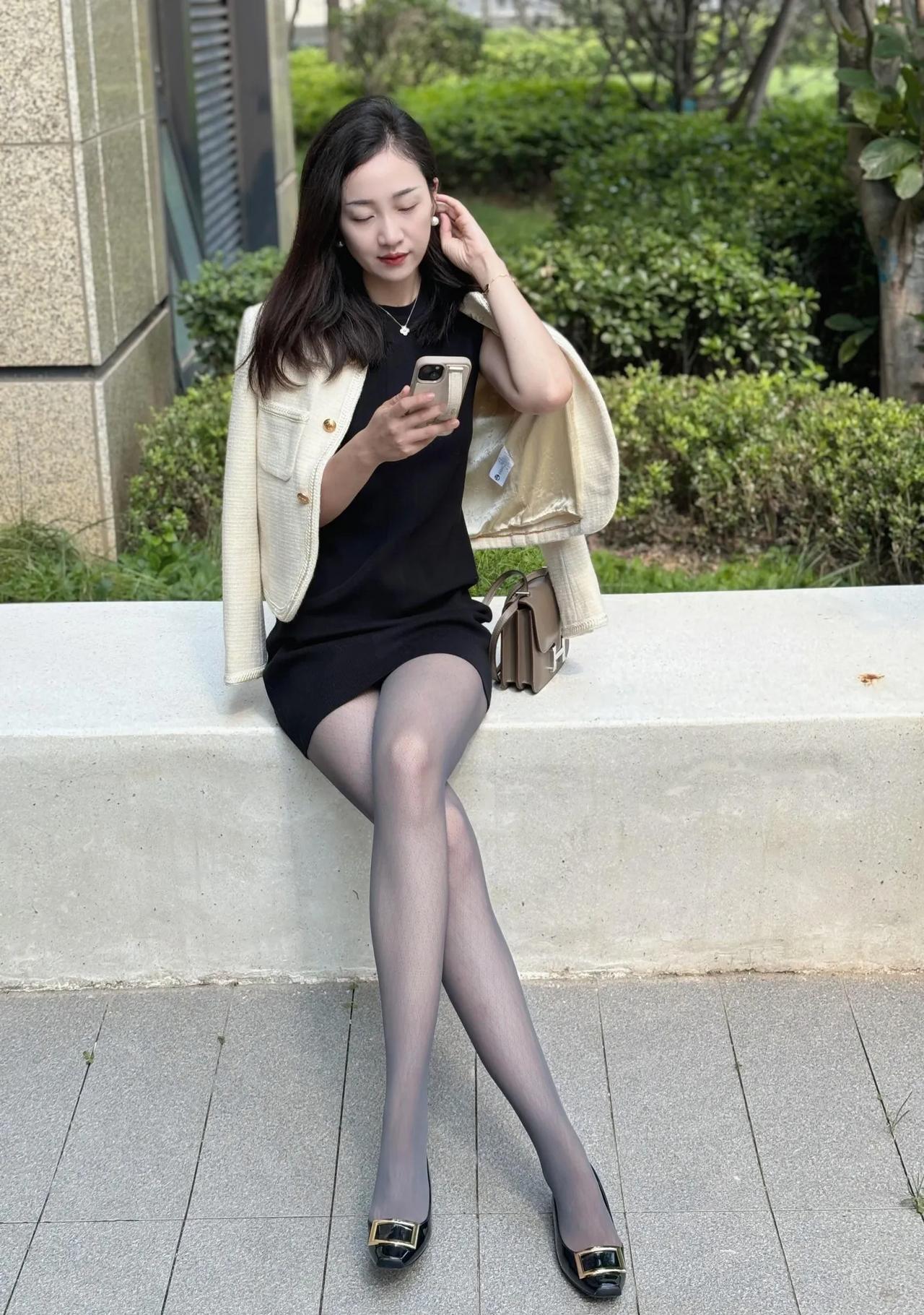 公园里迷人的大姐姐，算不算熟女呢？