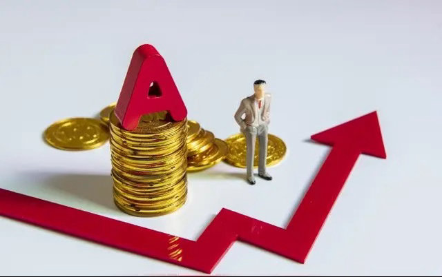 成交连续5天破3万亿，资金流向了哪里方向？沪指调整0.25%，深成指调整0.47