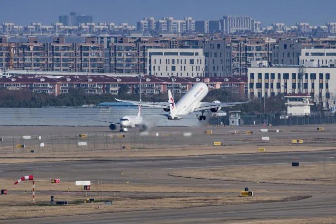 没人主动联系你，说明你在别人眼里没有价值，你也不必上赶着。
这话对吗？