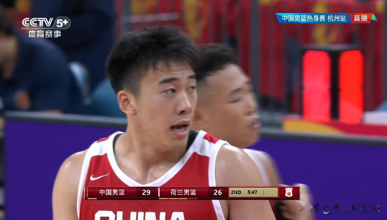 中国男篮新星王俊杰终于发挥失常了！尽管今天中国男篮在热身赛中以65：60力克荷兰