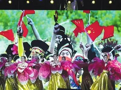 上联：盛世欢歌庆国庆

下联：？