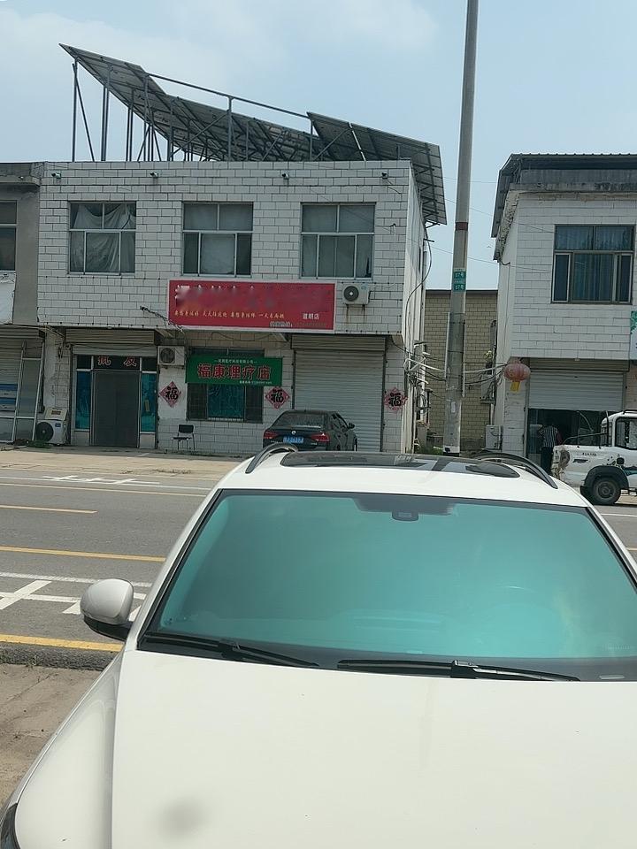 今天是六月初七，又是一个大热天！街上没有一个人，太热了！