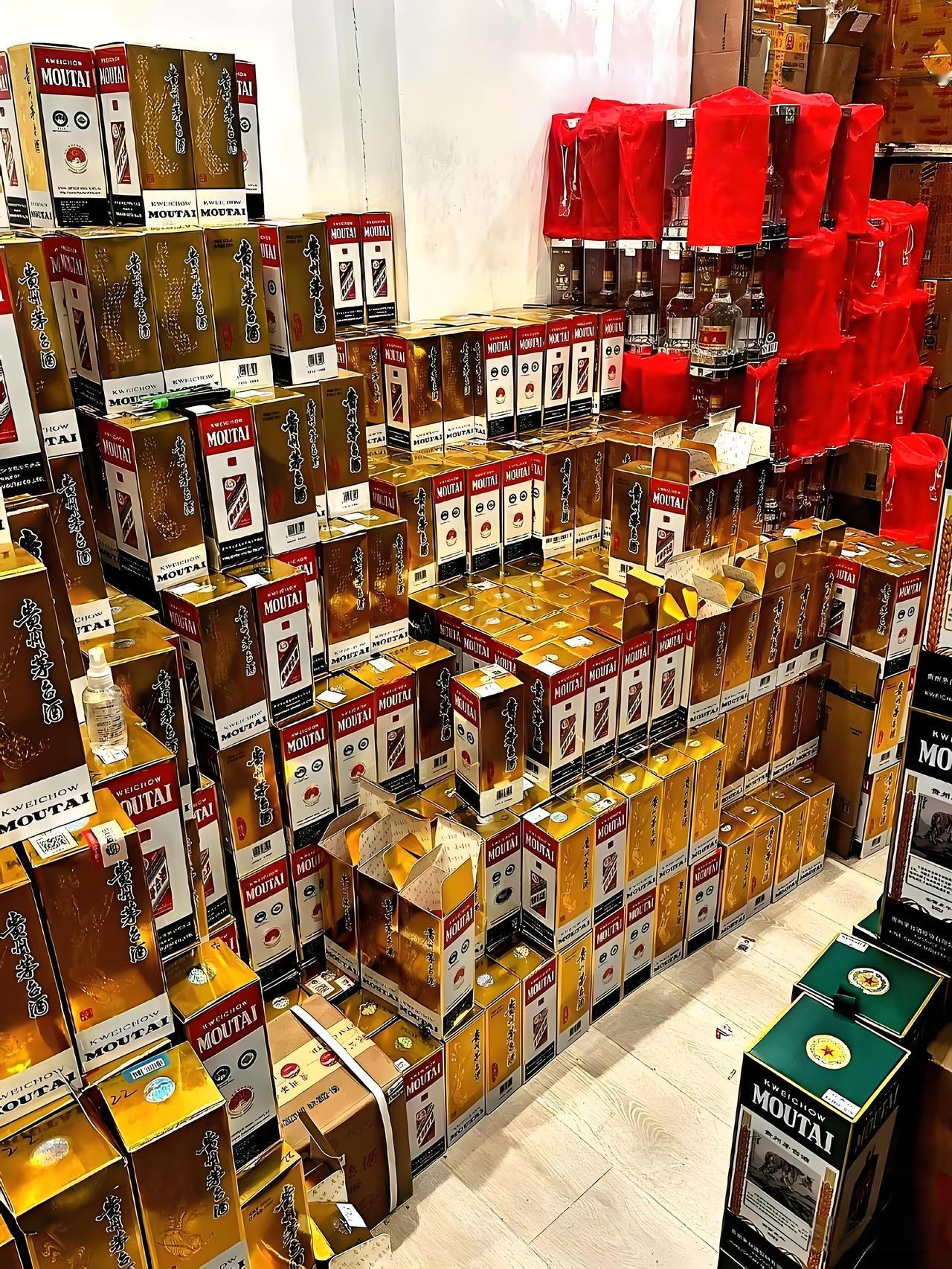 飞天茅台慌了
白酒行业真要变天了！
现在的情况是：
50后基本不碰，60后喝不动