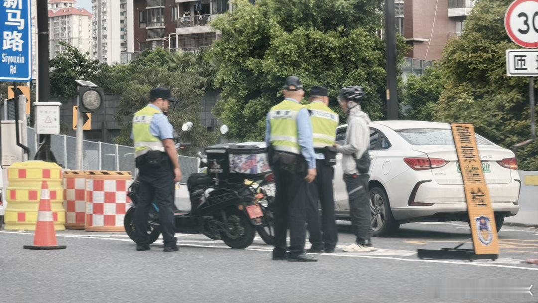 为何已经有那么多不幸的案例条例也很明确地说了，上高架不被允许依然有人认为电鸡就应