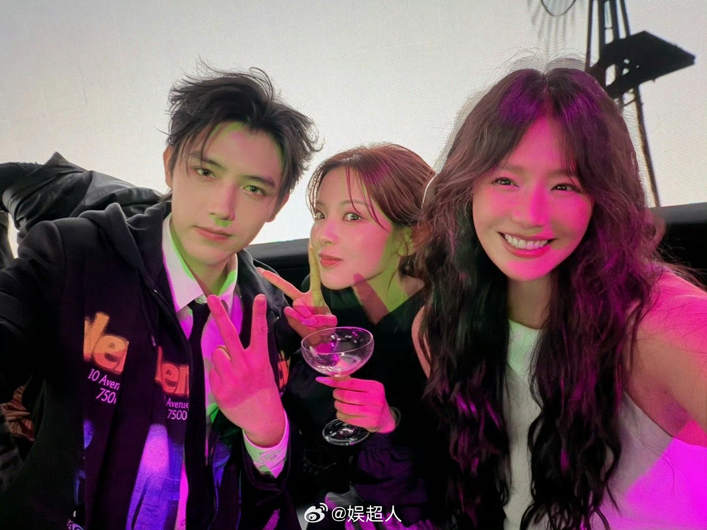 杨超越马思纯陈飞宇合照杨超越晒和马思纯陈飞宇合照 杨超越晒和马思纯陈飞宇合照！帅