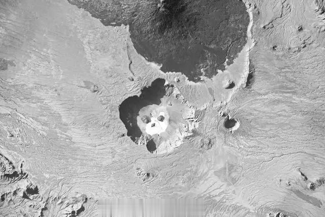 【撒哈拉沙漠现“幽灵”】美国国家航空航天局（NASA）在撒哈拉沙漠附近，意外发现