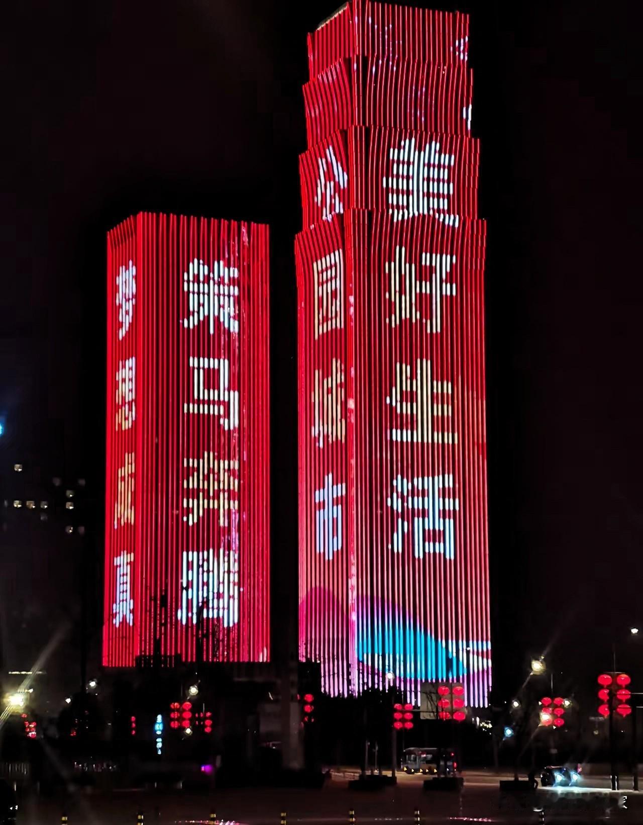 马年的春节真特殊，不服真不行：

[烟花]各大城市不在空城→说明反向过年，春运客
