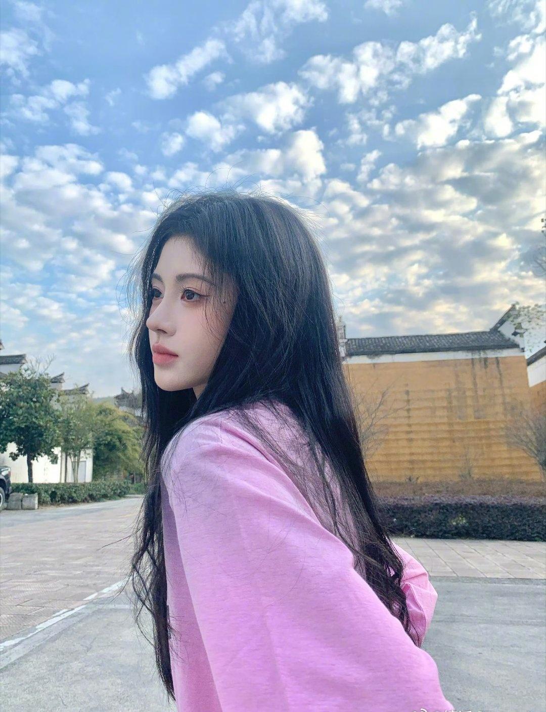 jjy鞠婧祎杂志刷新最高纪录 

人随春好 春与人宜.

@鞠婧祎