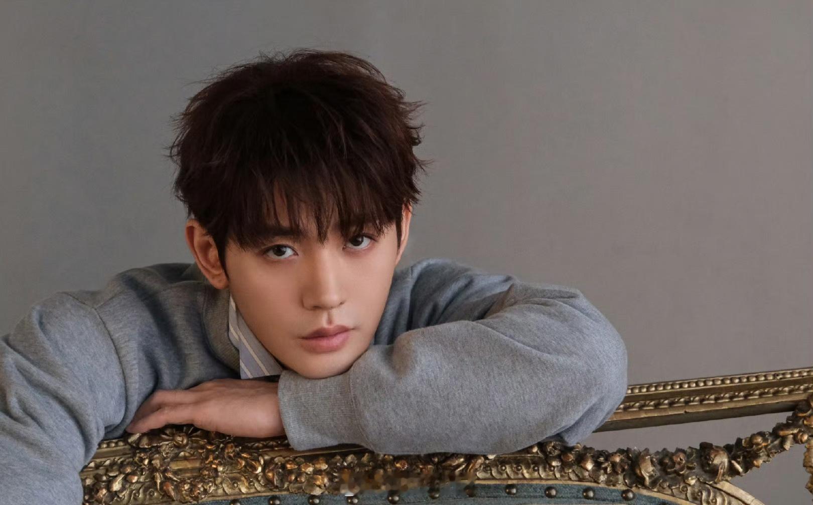 邓为 Dior 2026新春广告大片花絮邓为像行走的画报，清冷如月光，温柔如暖阳