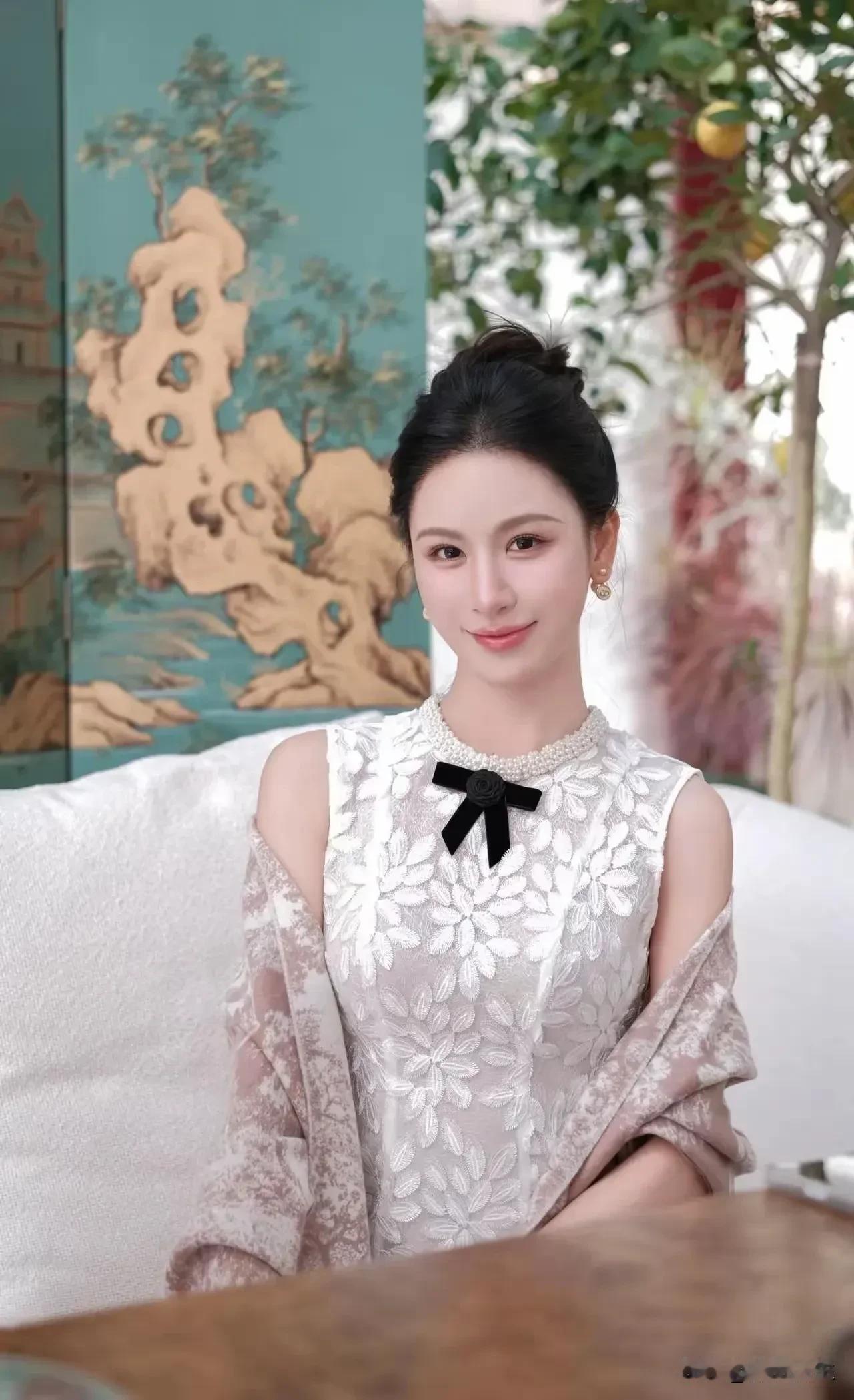 人虽然渺小
人生虽然短促
但是人能学
人能修身
人能自我完善
人的可贵在于人的本