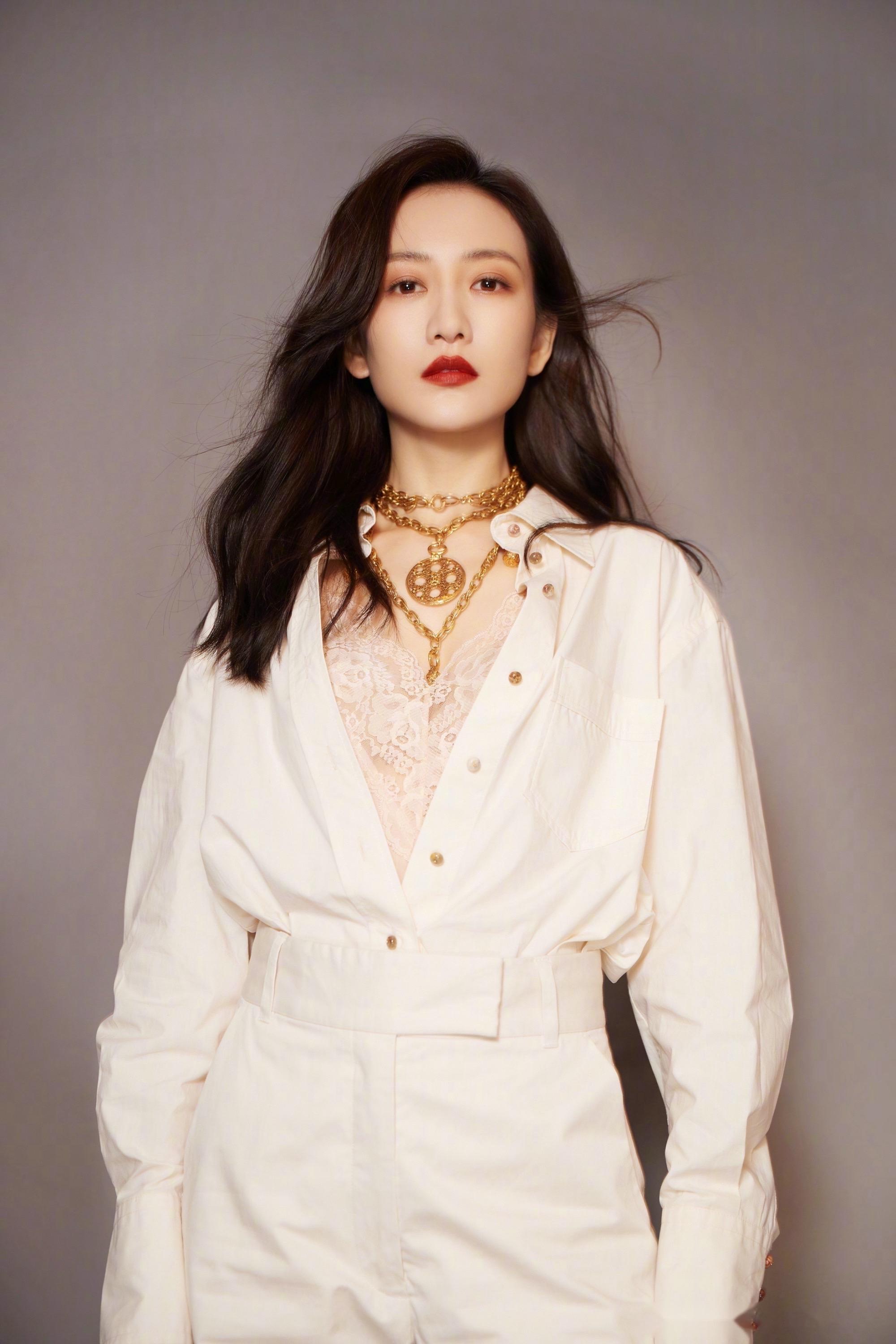 王鸥 烈焰红裙