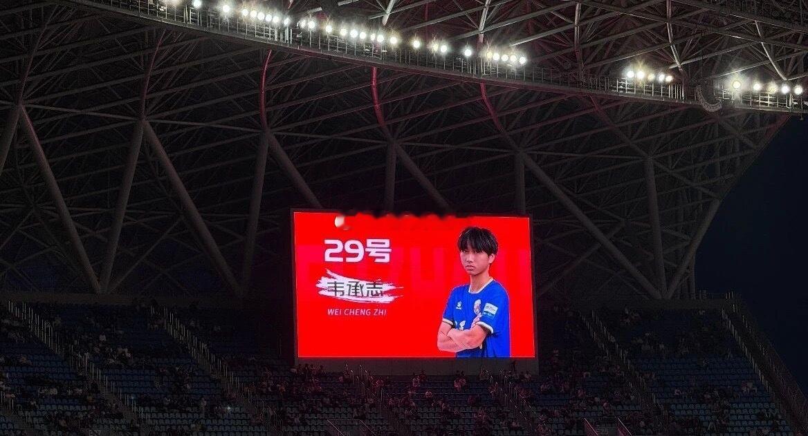 上演闽超首个帽子戏法的韦承志 还是个外卖小哥 值得尊敬和称赞 