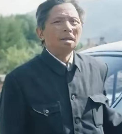 谁敢信？被写进烈士名单、发了十几年抚恤金的一等功英雄，居然在丹东一个村口蹲了大半