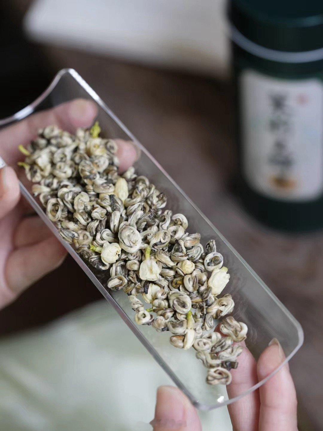 当人群里再也没有你想要的东西，你自然就不会往人群里挤了，人生须臾，不过尔尔 