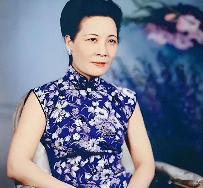 民国夫人宋美龄，私生活奢靡得令人发指，她的私生活却隐藏着一层奢华与放纵的面纱，这