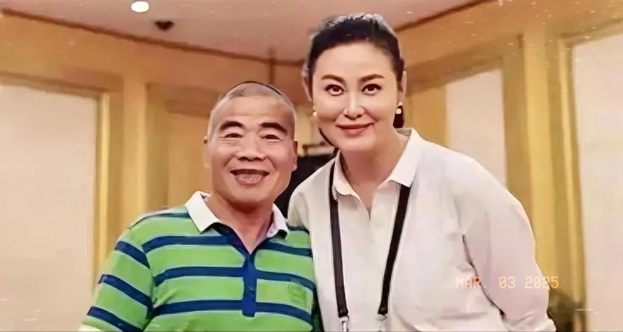 潘金莲（王思懿）和武大郎（宋文华）的亲密合影，这样看也很般配吗？