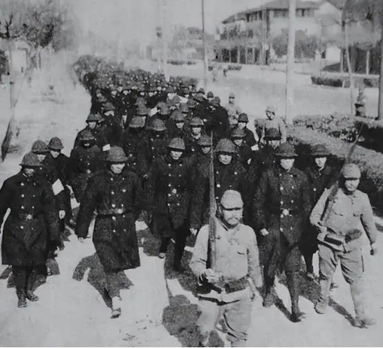 1937年，2000多名中国警察，被6个日本兵押往南京城郊屠杀！有人说：“如果有