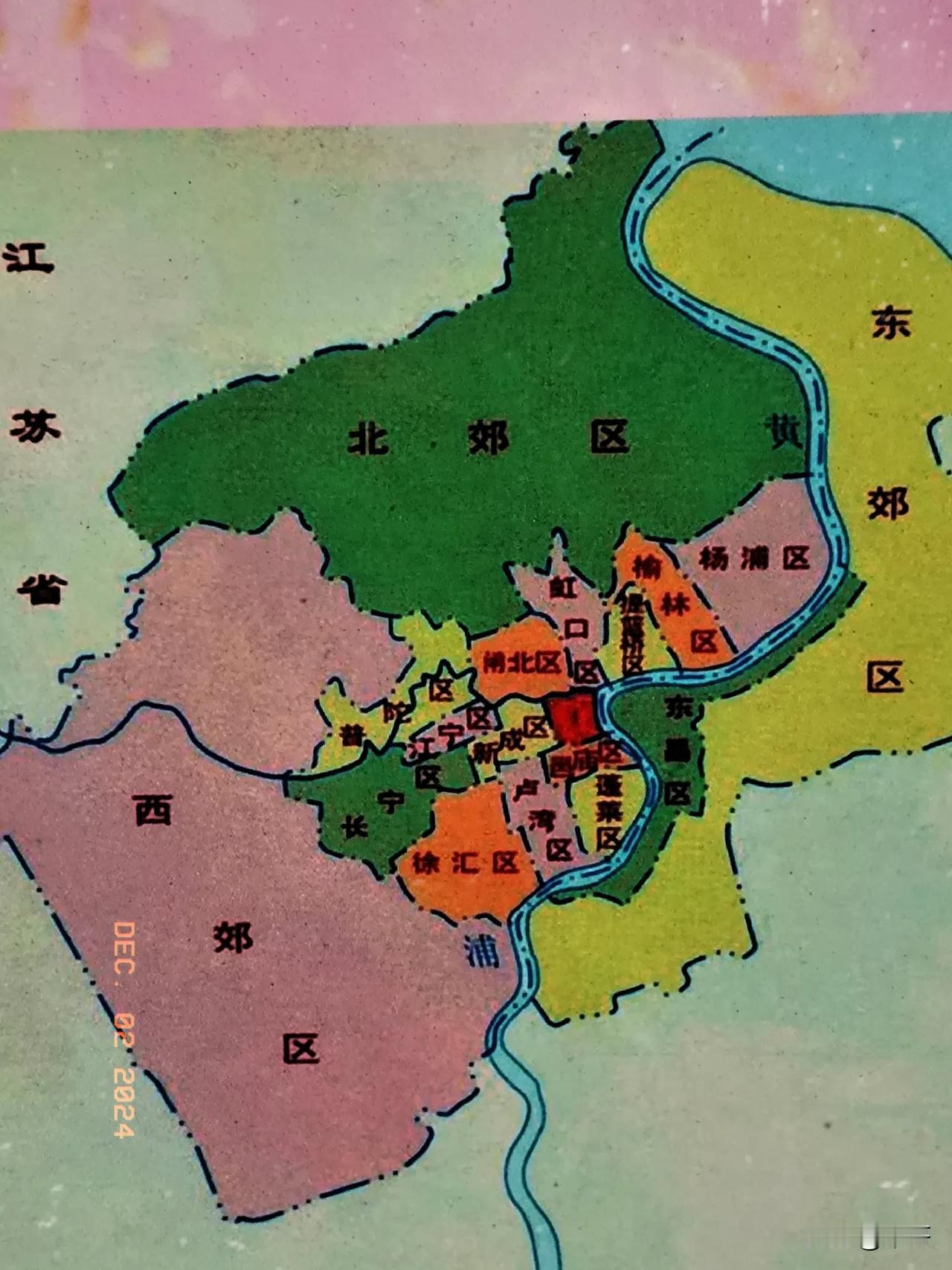 江南水乡，绿树掩映。这是在上海档案室，寻找到上海1956年。上海各个区的分布图，