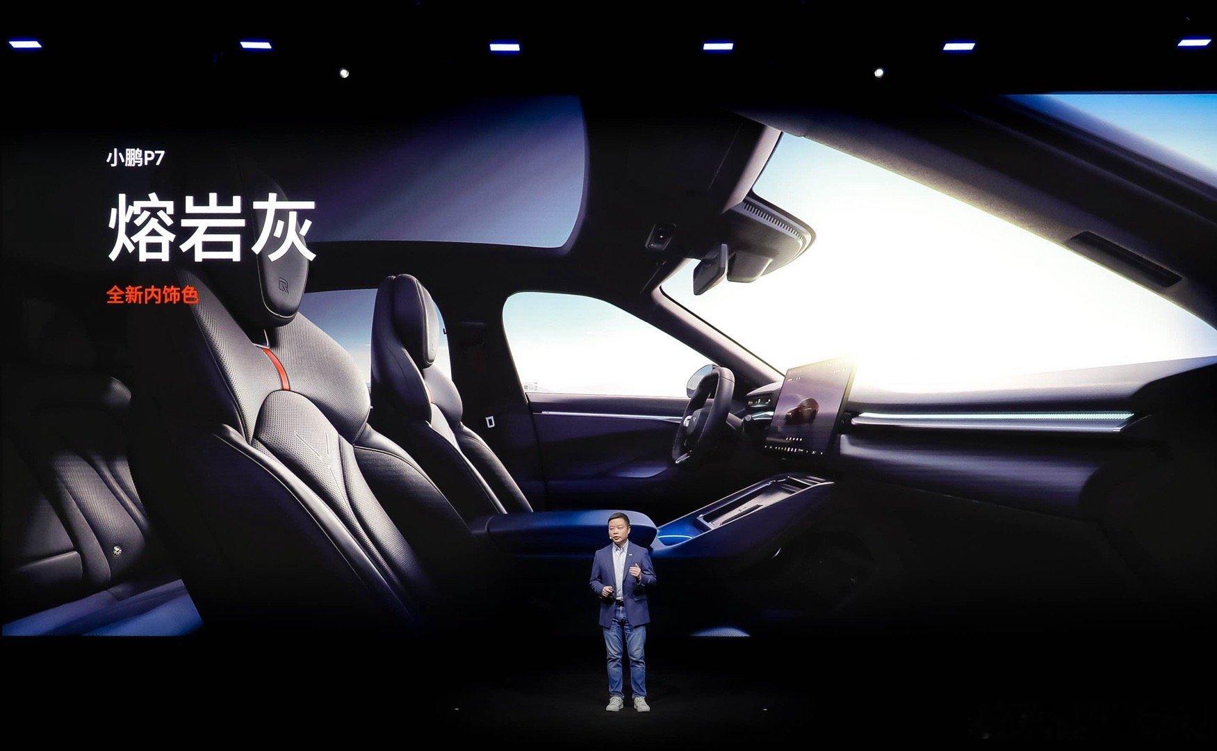 小鹏P7全新升级登场！以全新车色，诠释独特个性。小鹏P7新增星曜红、暗夜黑、星云