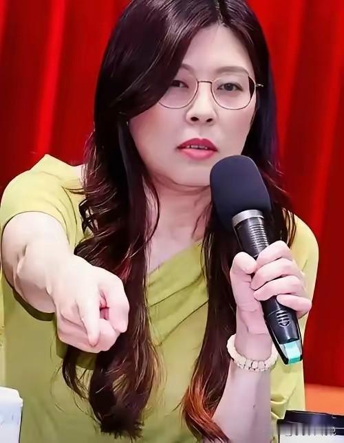 这段时间看到那个局势发展，真是让人心里搅成一团
解放军在台湾周边展开了大规模演习