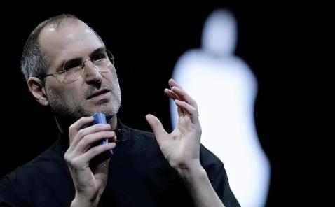 绝处逢生！苹果放弃旧路，押注个人算力赌命翻盘。重磅反转！深陷绝境的苹果，终于找到