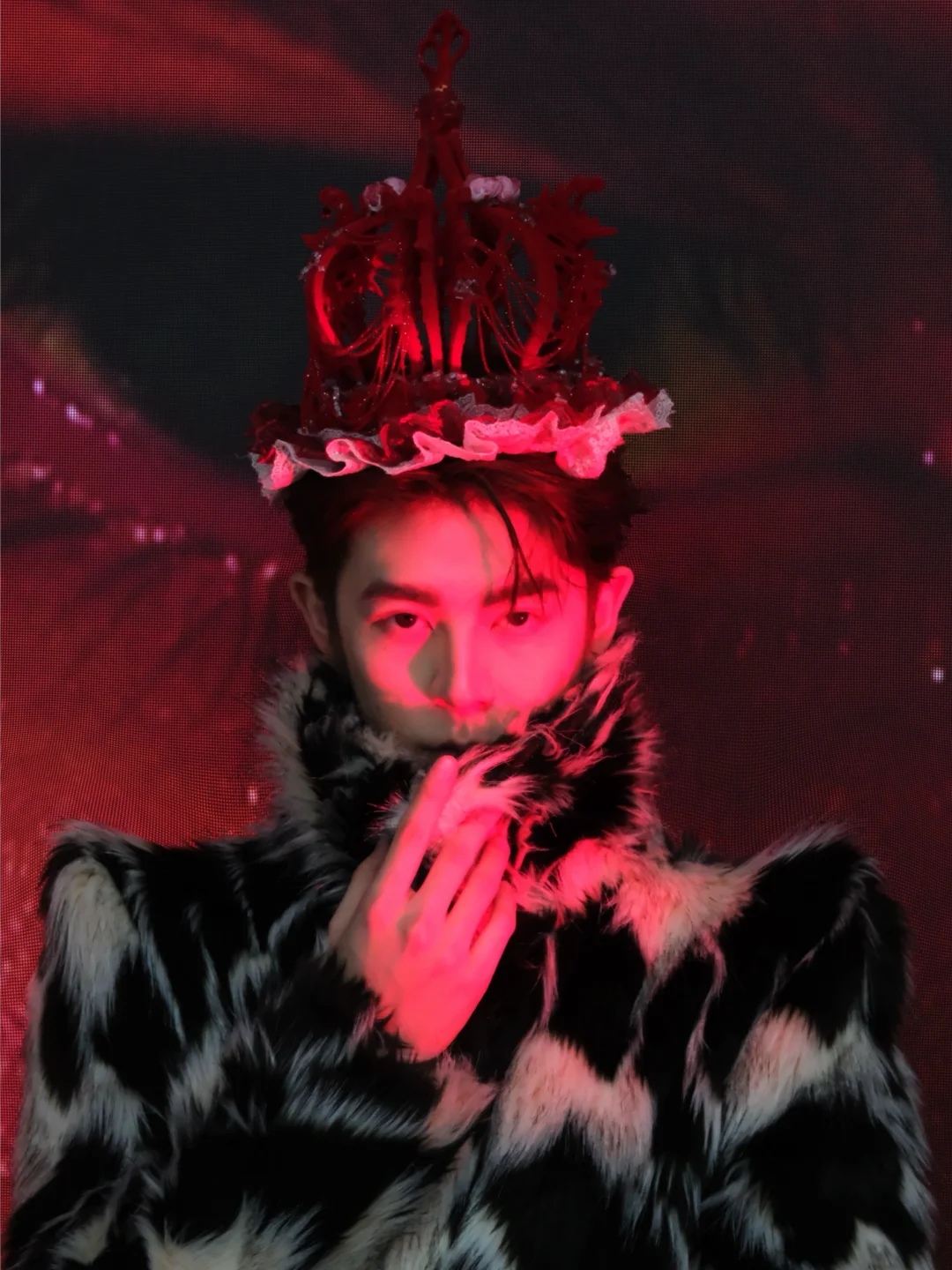 𝔎𝔫𝔢𝔢𝔩 𝔡𝔬𝔴𝔫