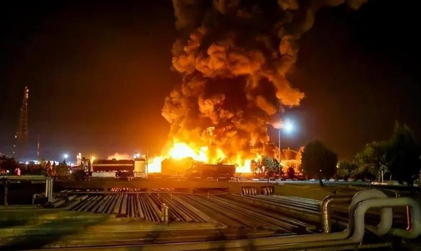 科威特机场被炸，死伤惨重航班全停。放以前美国早派航母砸场子了。可这次特朗普竟轻描