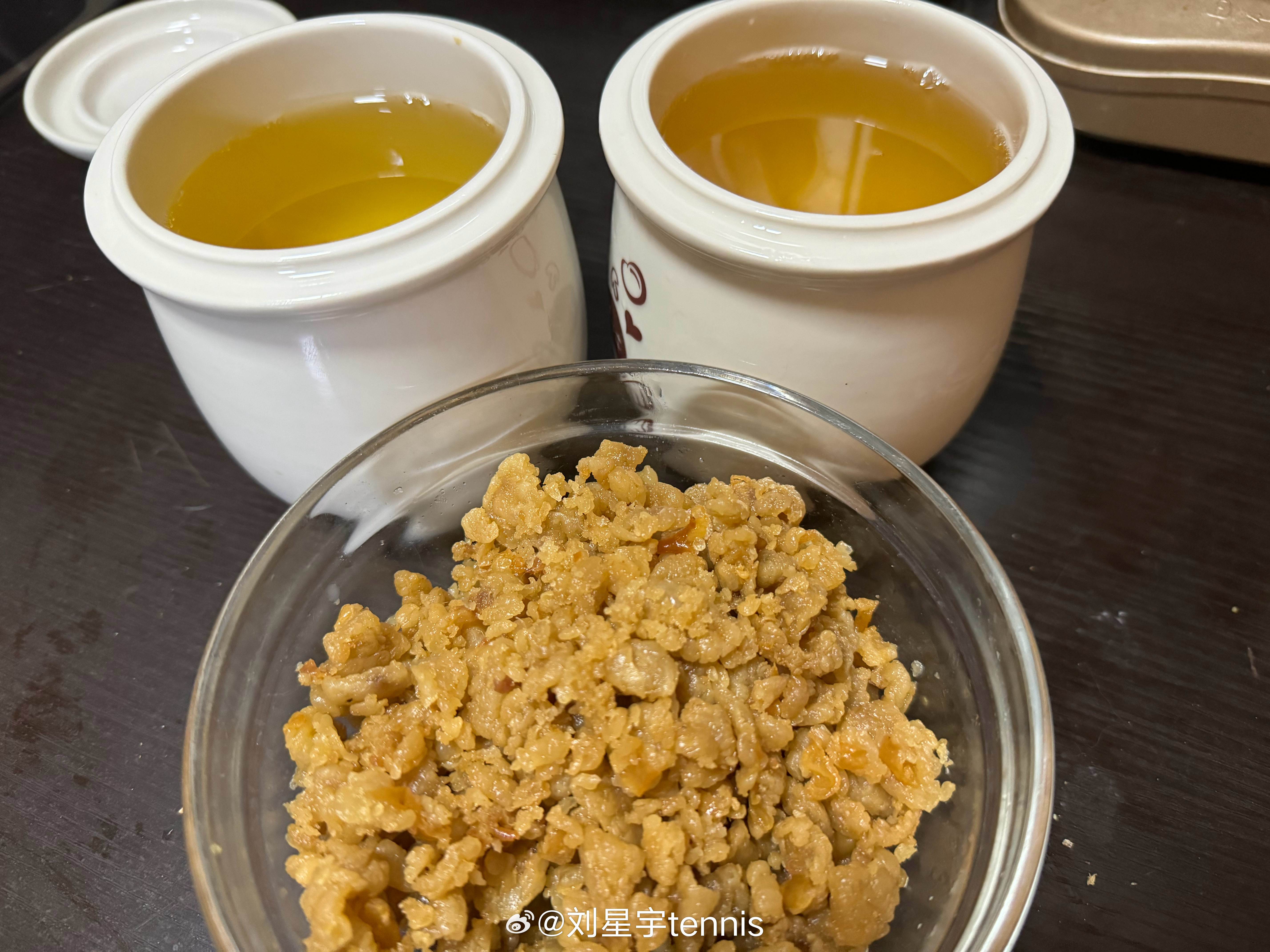 难得看见有卖有机的猪板油，没有抗生素和瘦肉精，只是需要花时间慢慢熬，才炼了两小罐