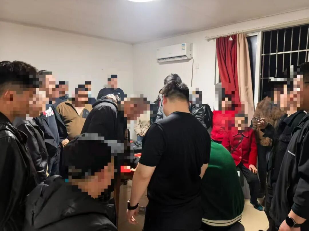 夜晚突袭，安徽警方现场抓获20人！