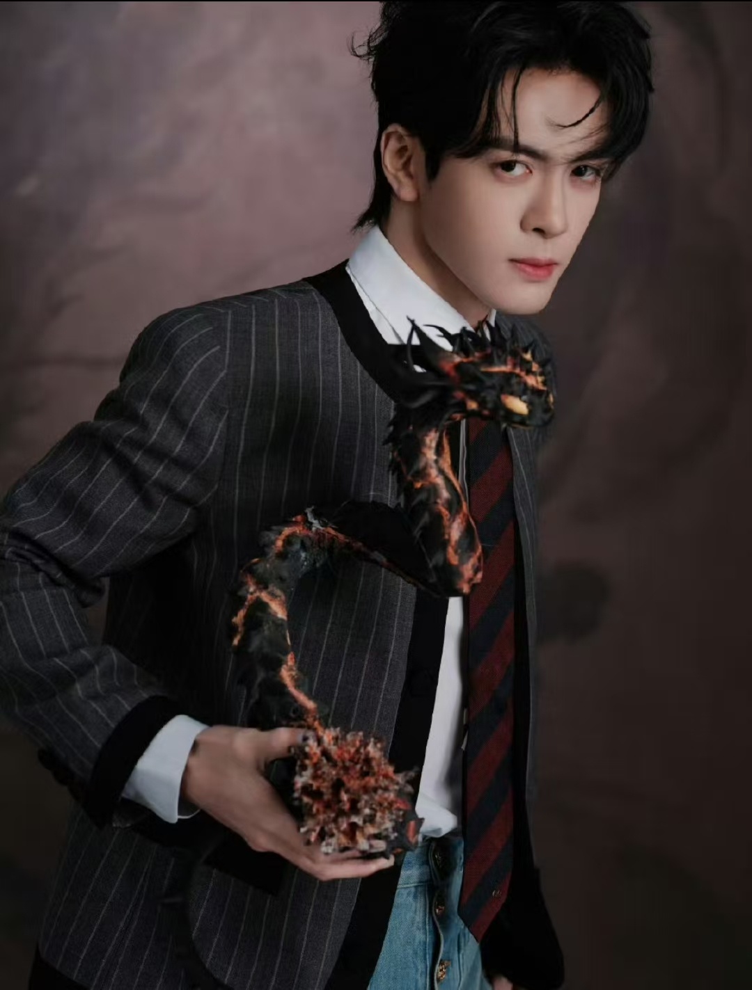 月鳞绮纪直播  直播已经开了，优酷正在播。开播52小时热度破万，2026年最快破