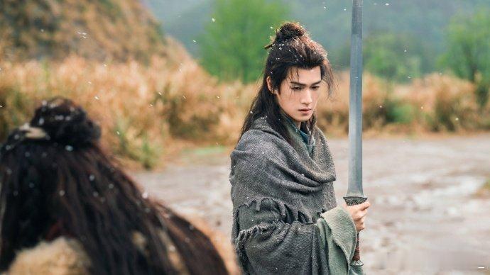 李昀锐诸葛玥毒发诸葛玥毒发李昀锐lin前冷静应对后毒发失控，李昀锐将诸葛玥毒发时