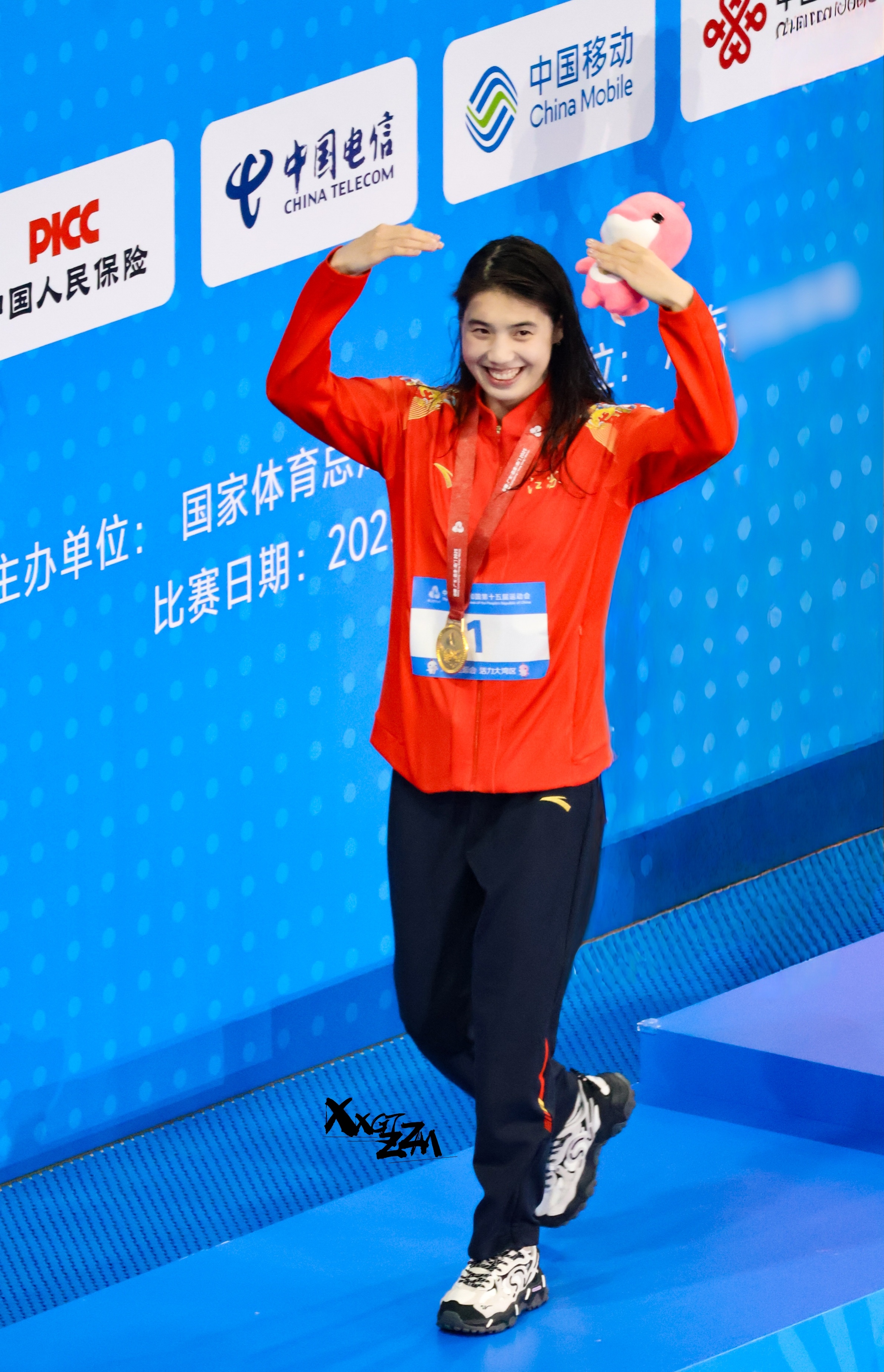 张雨霏｜雨霏比心