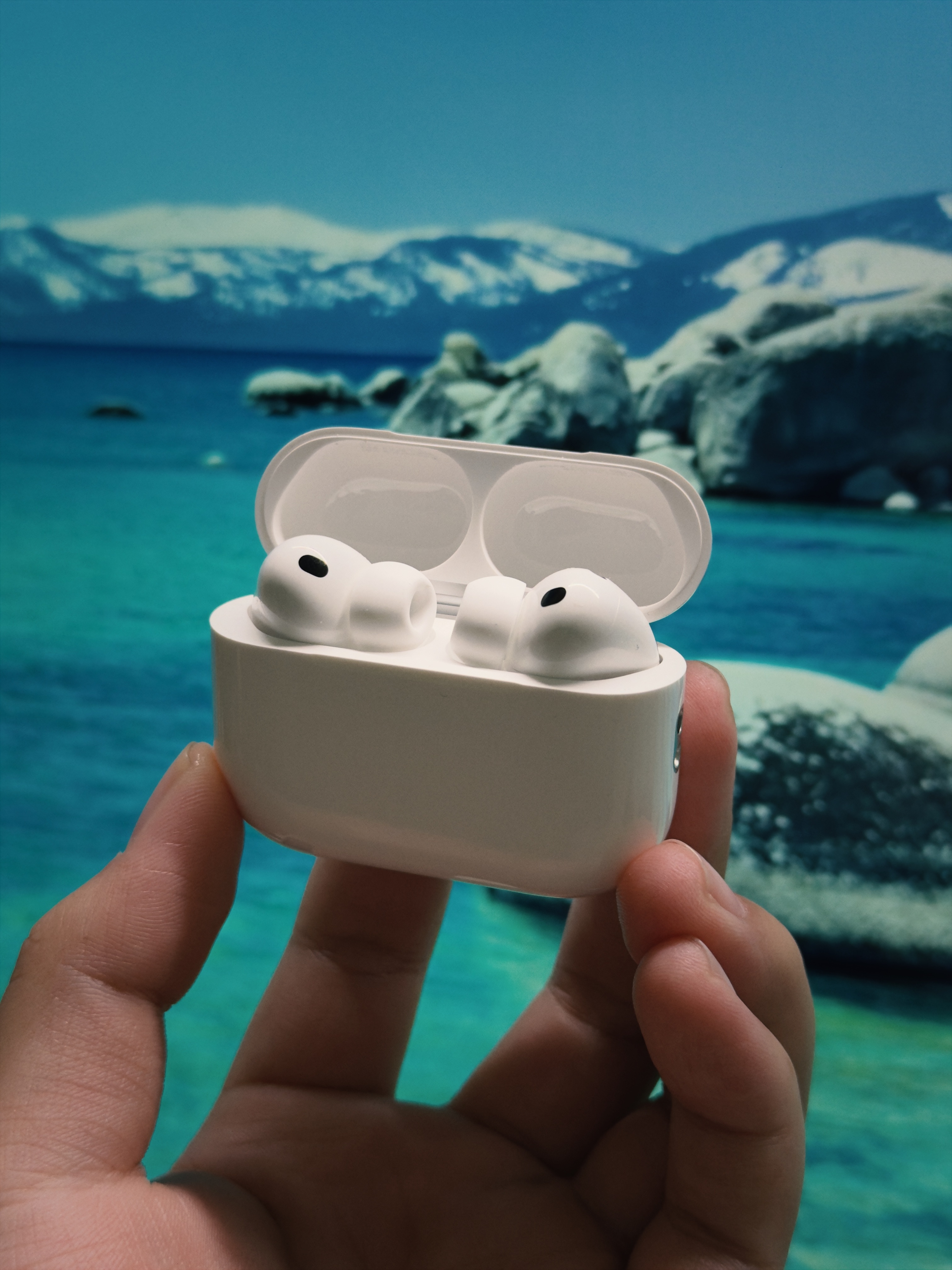 今年整体对AirPods Pro 3 挺失望的，降噪确实还可以，但佩戴真是很难受