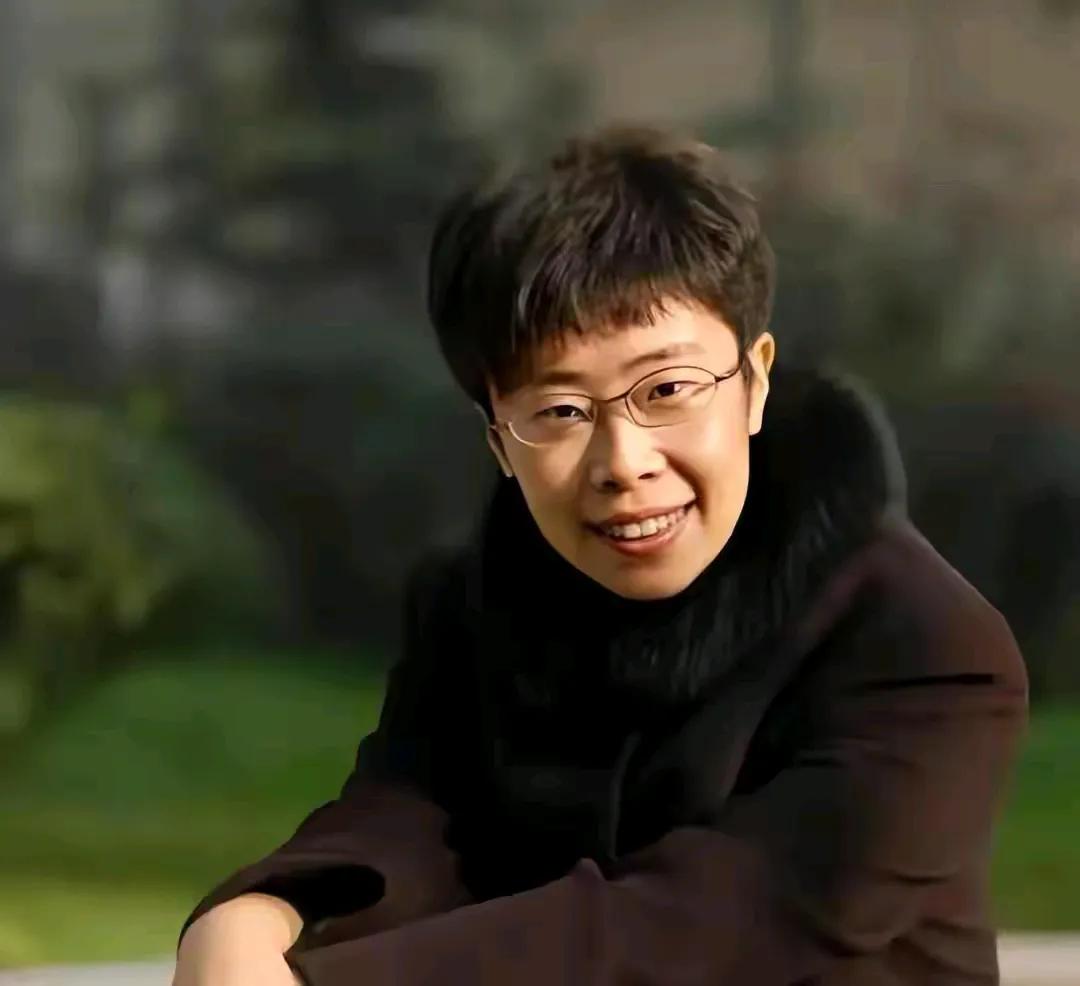我咋觉得蒙曼老师和张译长得有点像呢！
