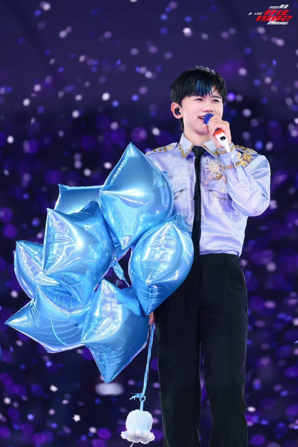 张杰鸟巢演唱会审批通过张杰鸟巢审批通过，有12场诶！！新春演唱会都这么精彩，更期