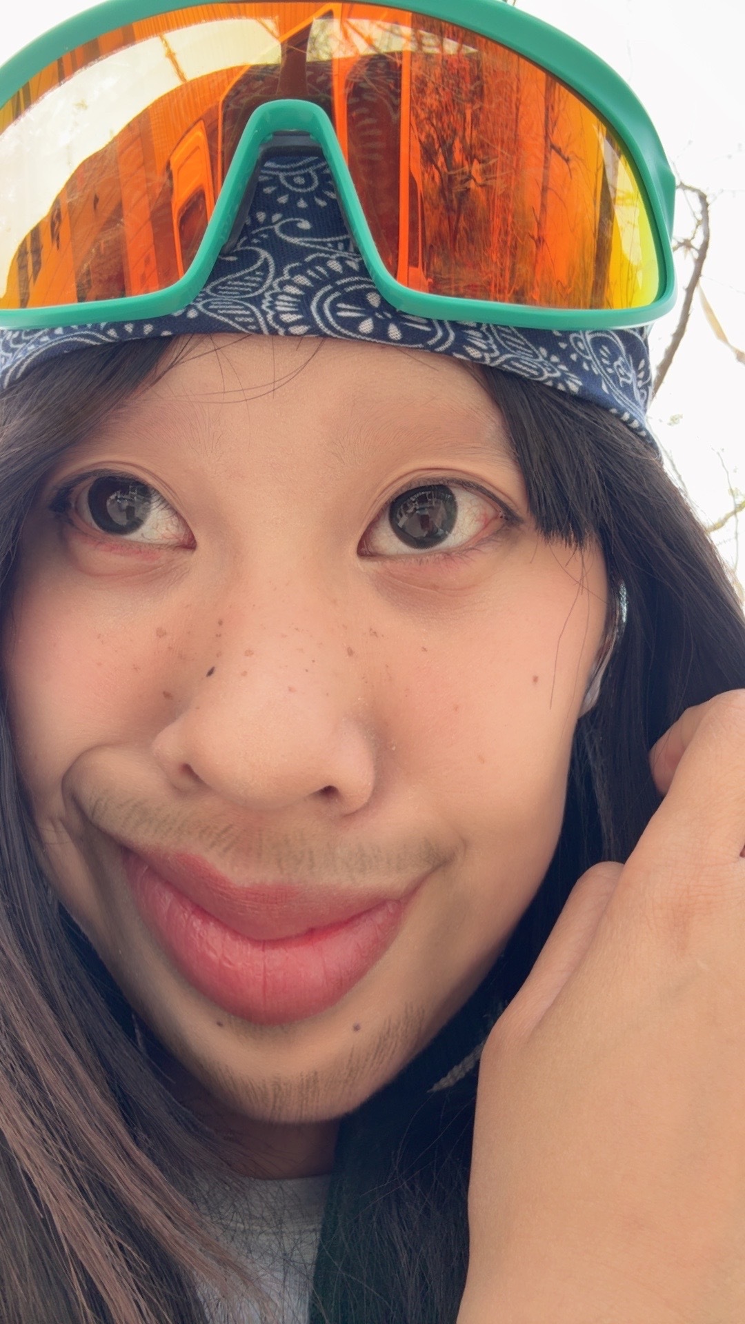 壁垒名创优品眼线笔 还没开拍 眼线已经花了 给大家看我牙上挂皮筋的玩意儿哈哈哈哈