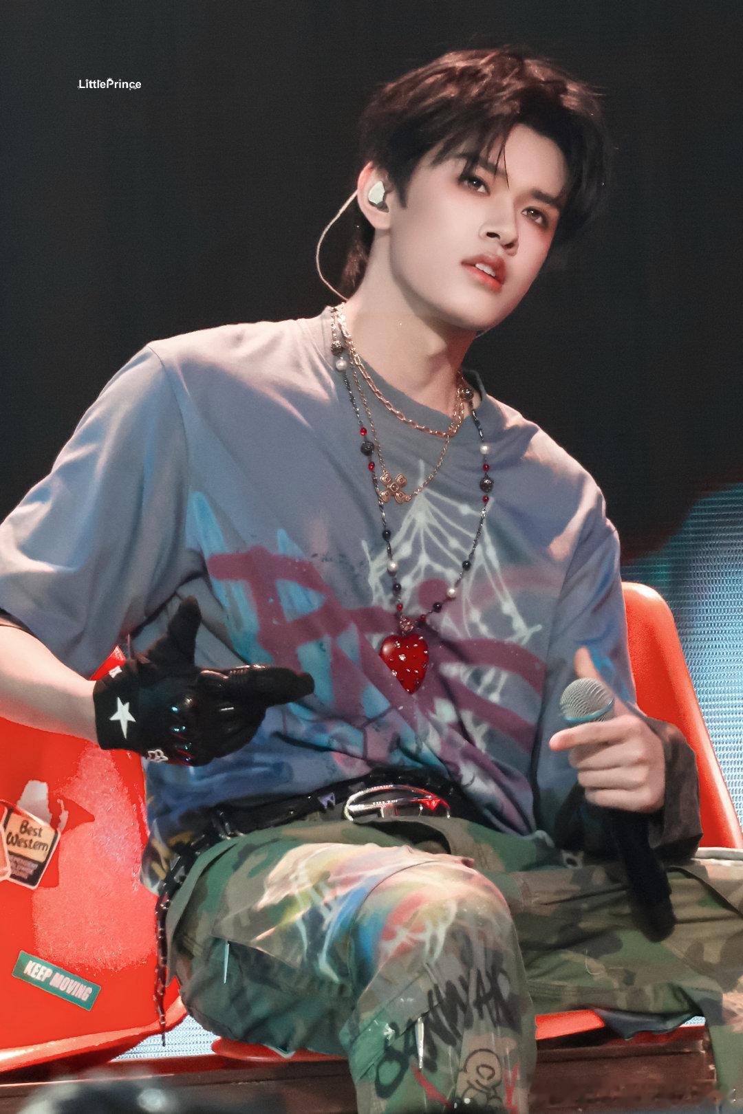 张极唱了重庆话rap张极重庆话表白粉丝唱跳双稳实力派🎤长段重庆话Rap全程不翻