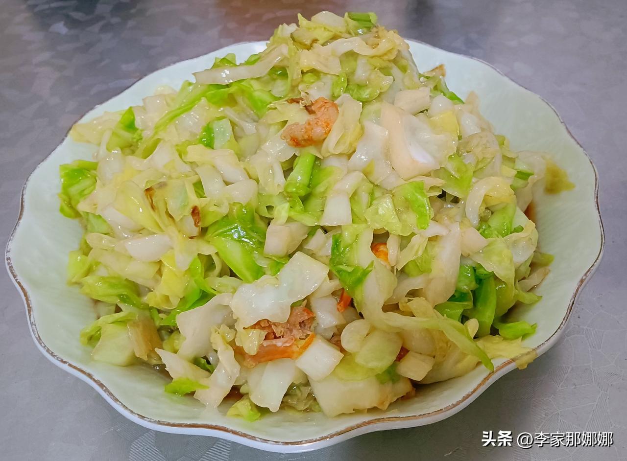 晚饭，即墨农村老李家的晚饭。

大头菜炒虾米
采购四喜丸子
采购青萝卜咸菜
采购