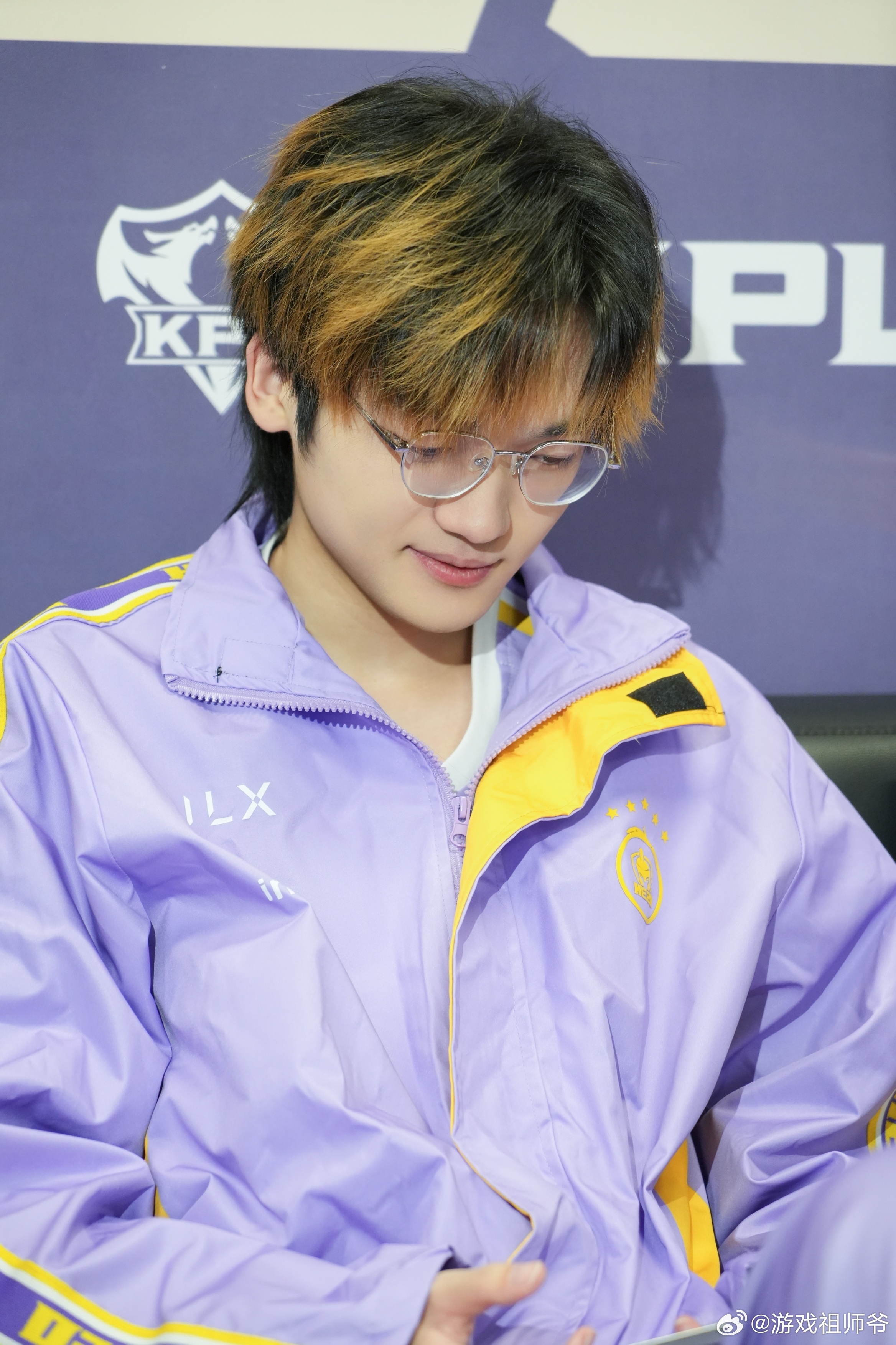 Hero晋级第三轮A组Hero卡位赛赢得轻轻松松，4:1拿下对局冲进A组。各种高