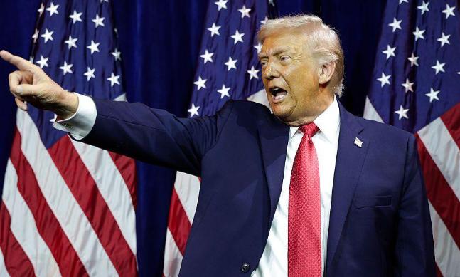 伊朗私下找到特朗普，开出丰厚价码，只求美国不要下场？

当地时间1月11日晚，特