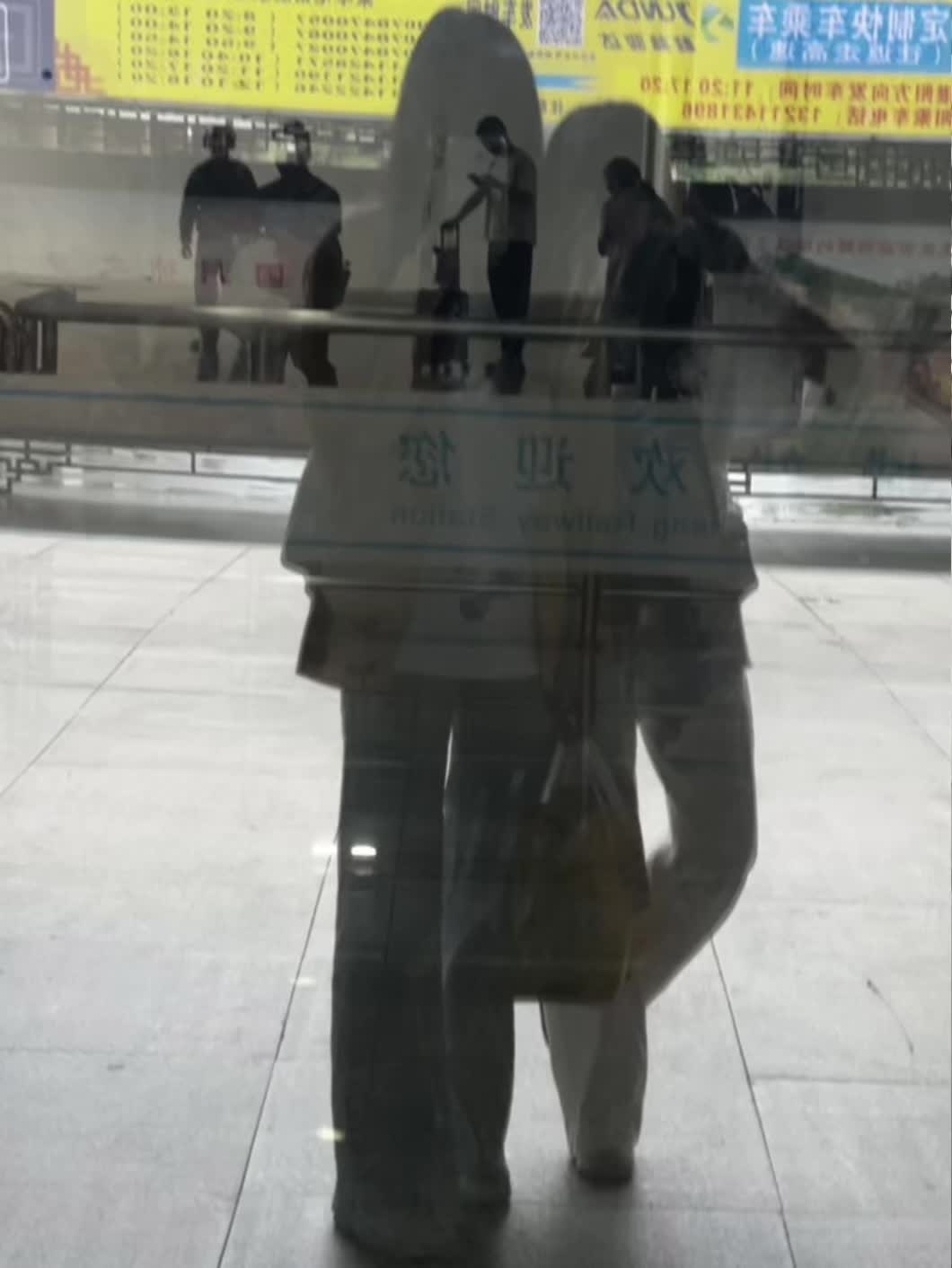 看着回家时候的点点滴滴 像是做了一场盛大快乐的梦 真的很想把时间定格在那一瞬间.