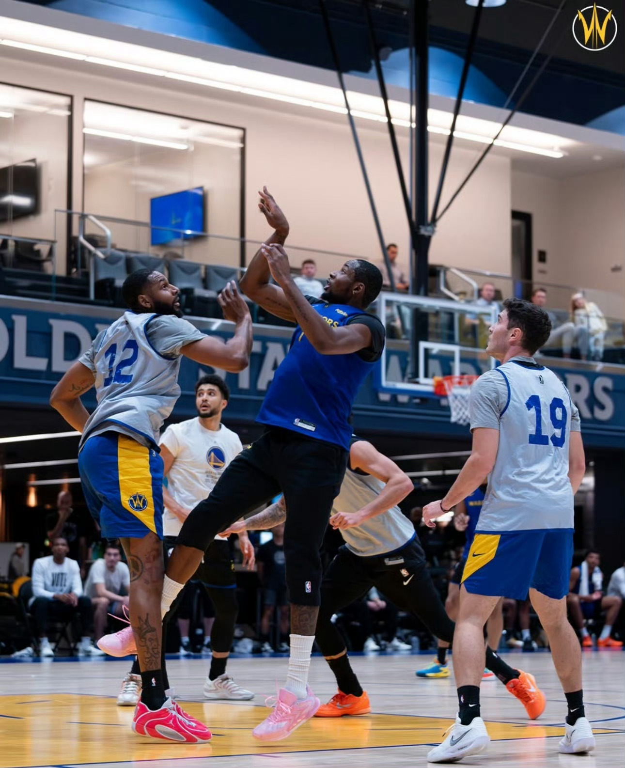 库明加在对抗赛里换上了李宁闪击12金州勇士