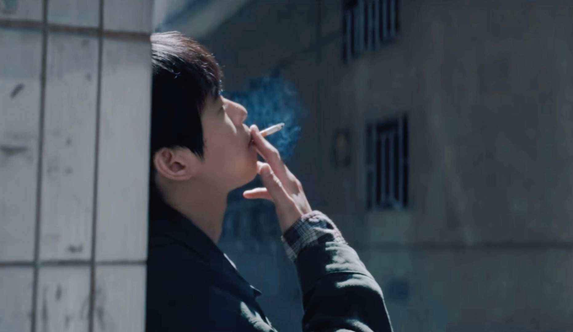 陆鸣抽的这下感觉来了 🚬 有罪之身