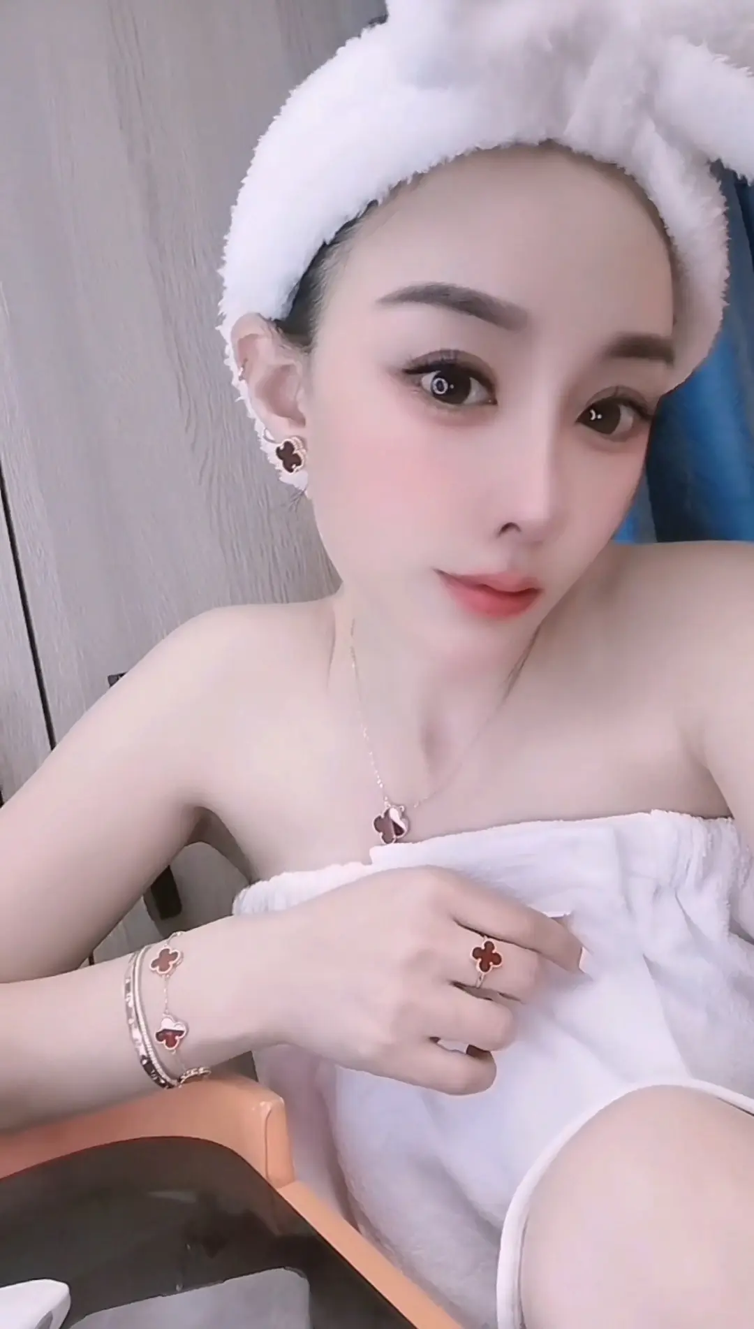 “祖国蒸蒸日上   生活天天向上”